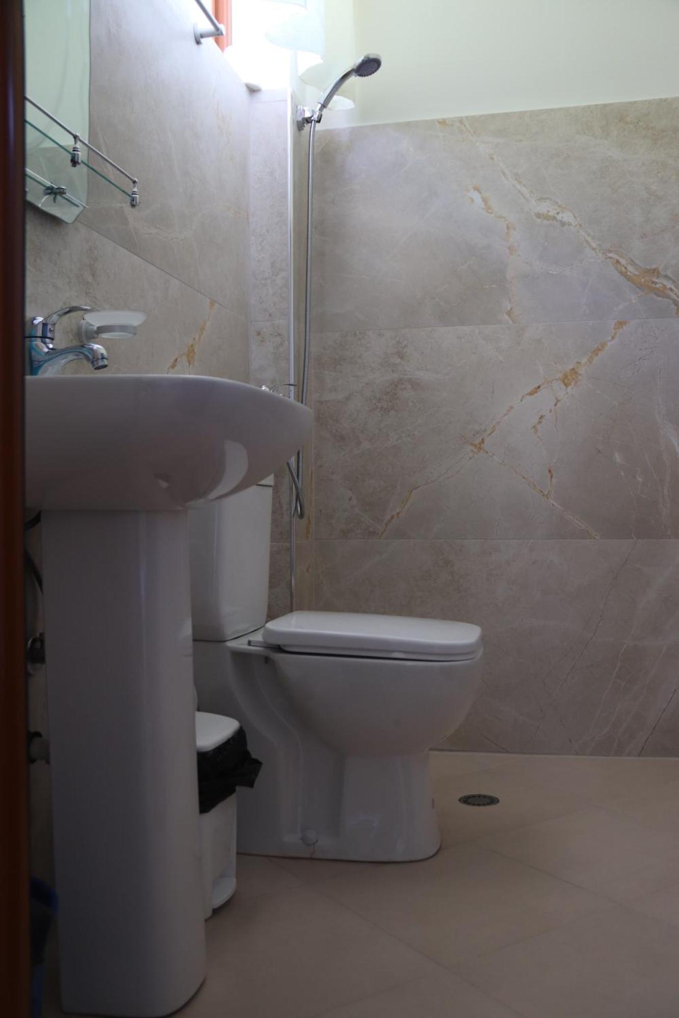 Guesthouse Seli Berat Extérieur photo